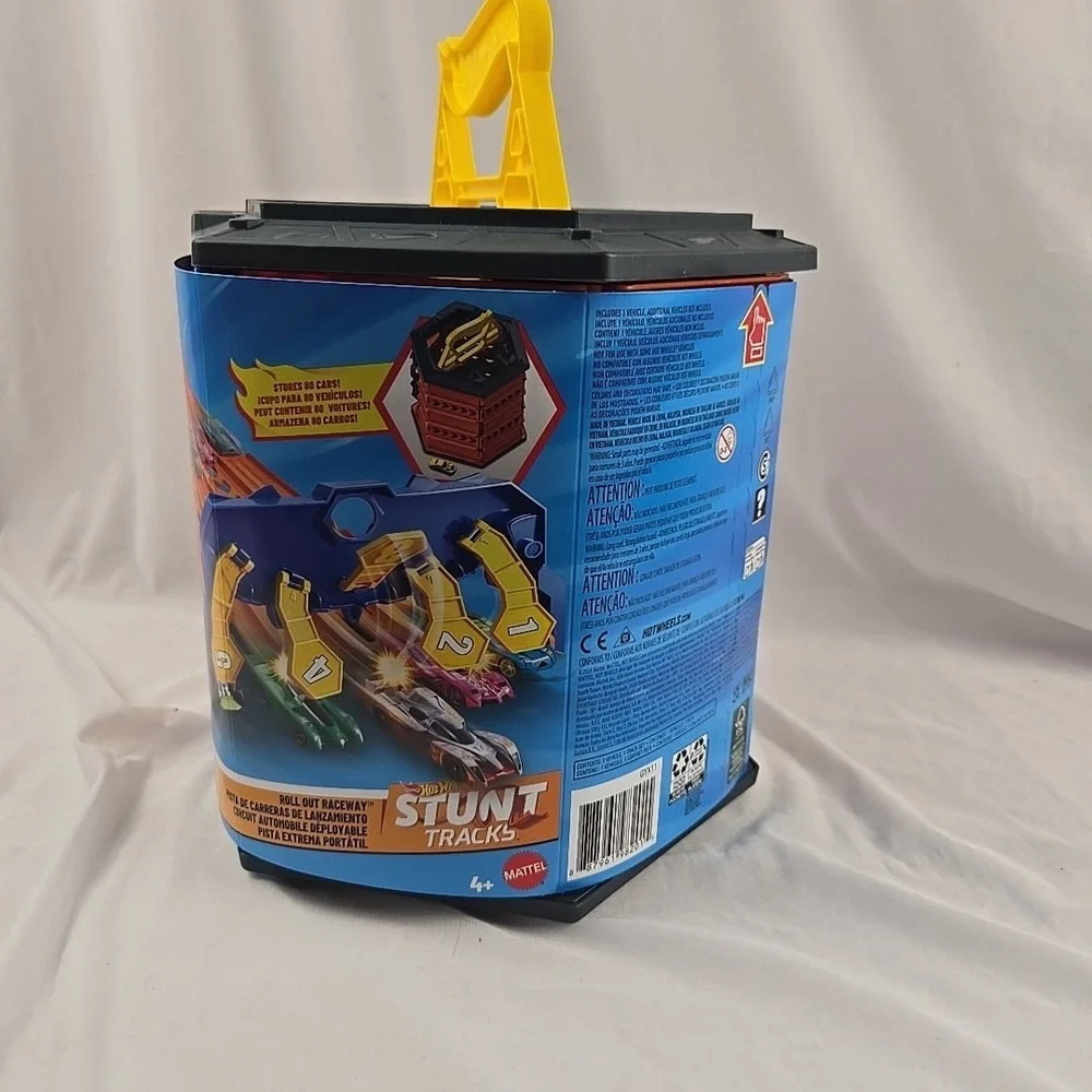 Hot Wheels Roll Out Raceway Track Set, Storage Bucket‎ Unrolls into 5-Lane Race